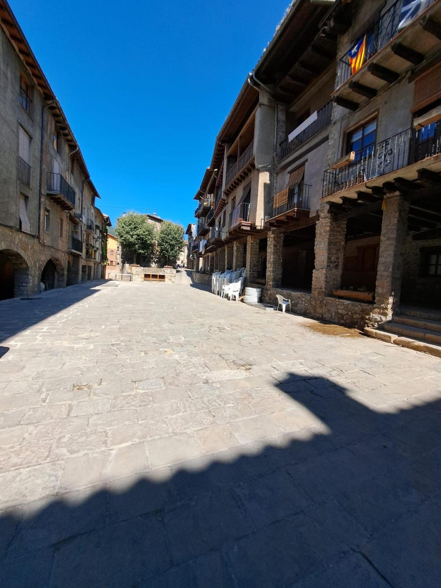 Pis Turistic De 170 M2 A La Placa Porxada De Bagá Extérieur photo